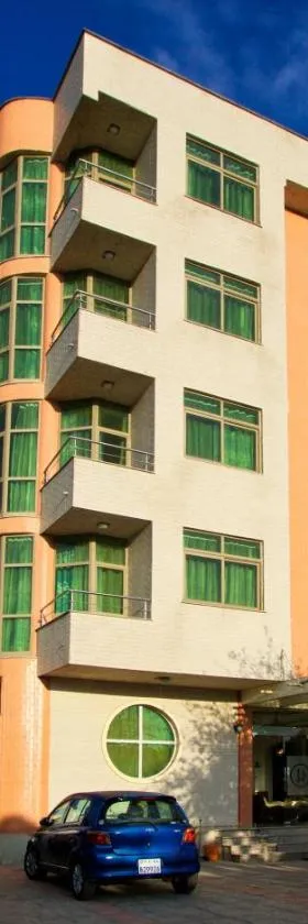 Hera Addis Hotel，位于亚的斯亚贝巴的酒店