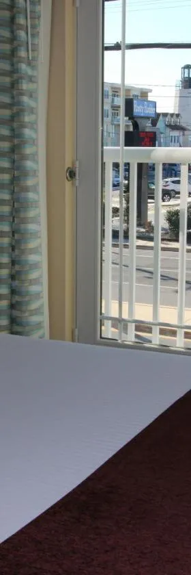 杜威金叶酒店，位于杜威海滩的酒店