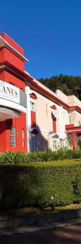 Hotel Platanus，位于坎波斯杜若尔当的酒店