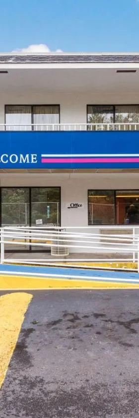 Motel 6-Bessemer, AL - Birmingham，位于贝瑟默的酒店