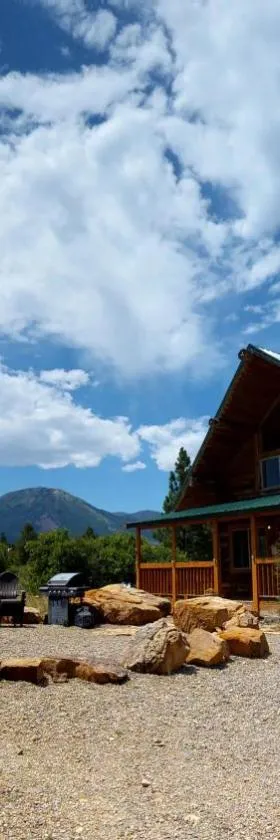 Canyon View Family Cabin, Deck, TV Room, Games, BBQ, Campfire，位于蒙蒂塞洛的酒店