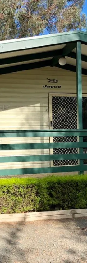 Tatura Cabin & Caravan Park，位于Tatura的酒店