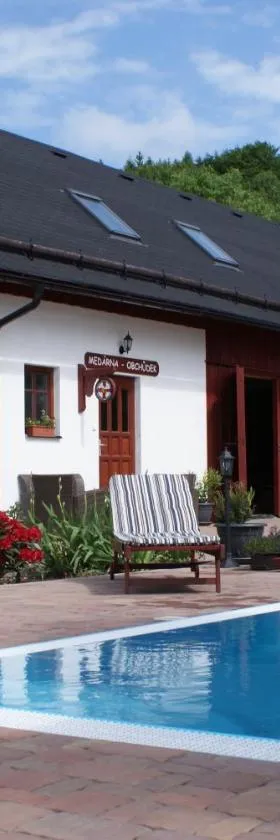 K74旅馆，位于Jablonné v Podještědí的酒店