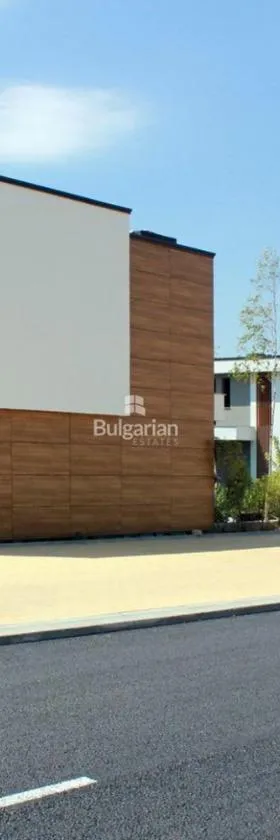 cozy,luxurious and spacious villa on the black sea，位于Lŭka的酒店