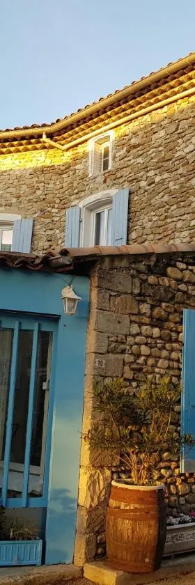 Les Voyageurs，位于Charols的酒店