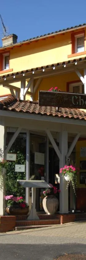 Logis Hôtel Restaurant Chez Nous，位于Sainte-Croix的酒店