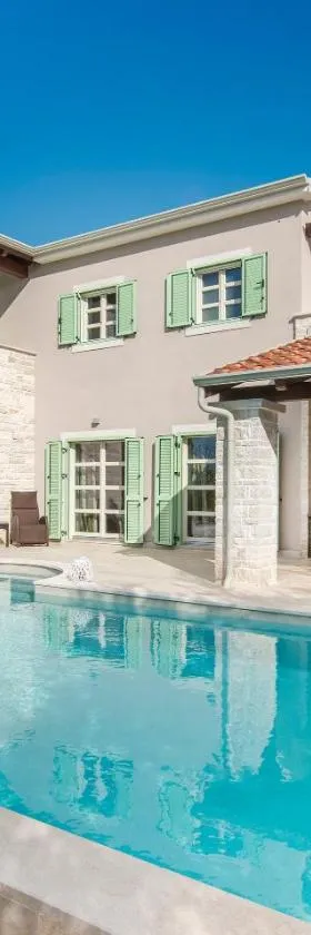 Design and Luxury Villa with Pool，位于库克奇的酒店