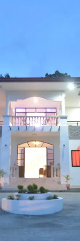 White Summerville Tourist Inn，位于布桑加的酒店