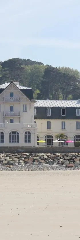 沙子城堡公寓，位于普卢加斯努的酒店