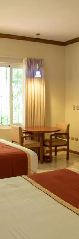 Pato Canales Hotel & Resort，位于San Luis的酒店