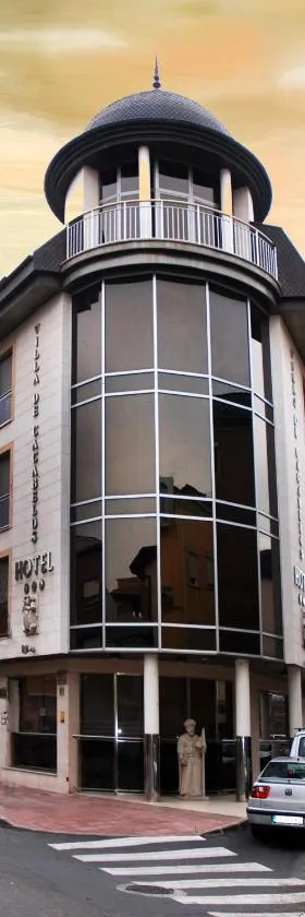 Hotel Villa de Cacabelos，位于卡卡韦洛斯的酒店