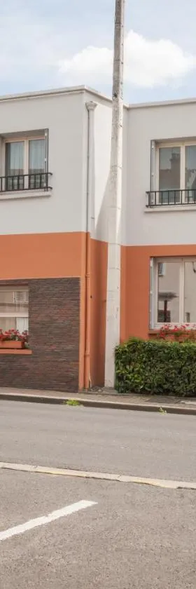 Logis Hôtel Les Voyageurs，位于Lezoux的酒店