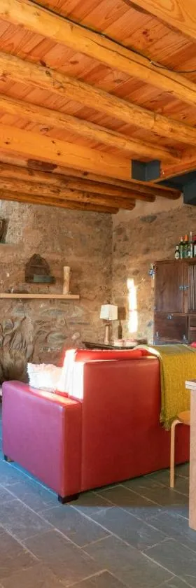 Casa de los Curas, chimenea 2 Hab 4 Pers Max，位于Puerto de la Laja的酒店