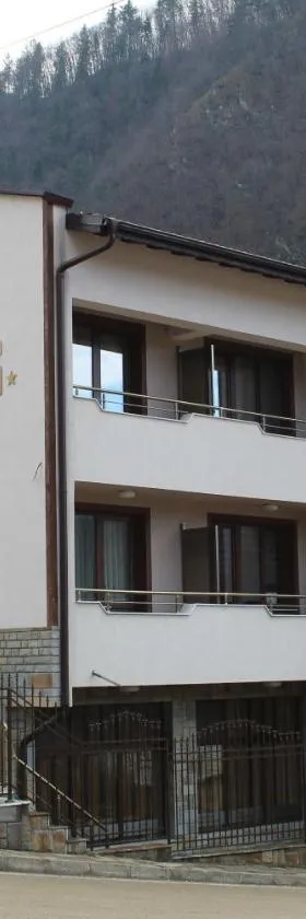 Къща за гости Мишурови，位于斯莫梁的酒店