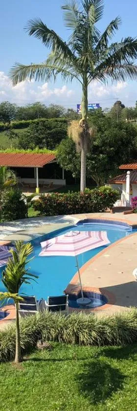 Hotel Campestre Cerritos Plaza，位于佩雷拉的酒店