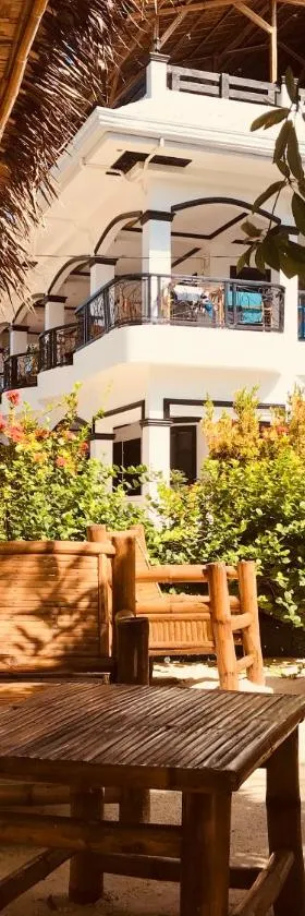 Everyday Sunday Hotel & Cafe，位于班塔延岛的酒店
