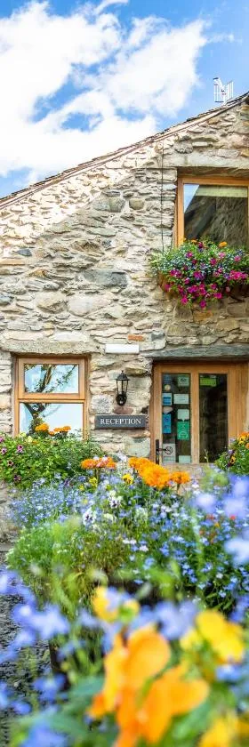 The Wayside and Whisky Barn，位于Whitbeck的酒店