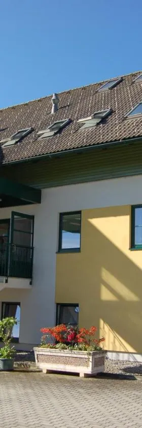Gasthaus Pension Zum lustigen Steirer，位于穆尔河畔布鲁克的酒店