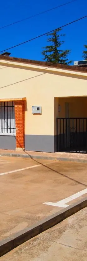 Apartamento Rural "LAS ESCUELAS"，位于San Bartolomé de las Abiertas的酒店
