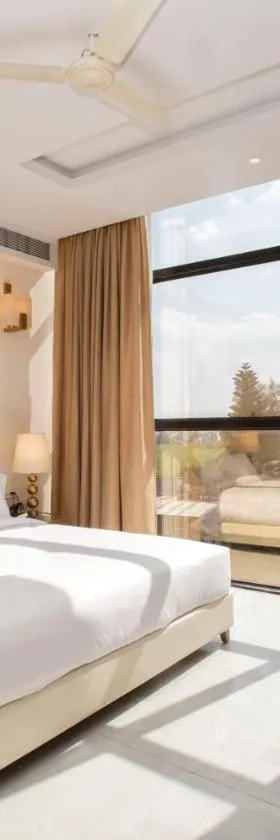 Hotel Sapphire Premium Hotel & Suite，位于Karad的酒店