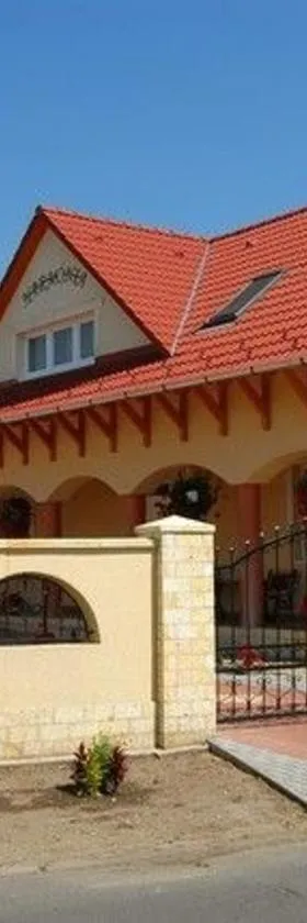 Harmónia Panzió，位于沙罗什保陶克的酒店