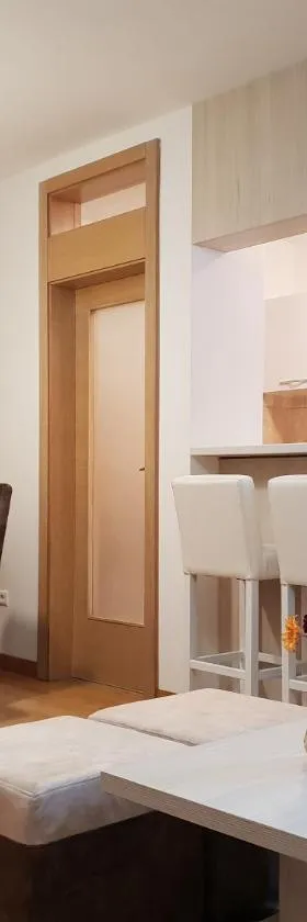 Apartman KEJ free parking，位于克拉列沃的酒店