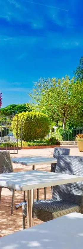 Logis Hôtel Restaurant Clair Cottage, Chisseaux - Chenonceaux，位于希索的酒店