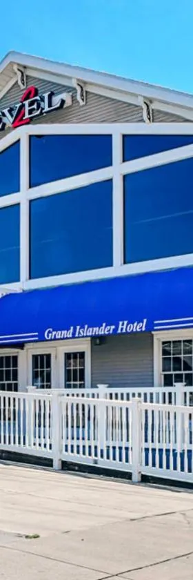 Grand Islander Hotel，位于普廷贝的酒店