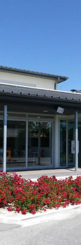 阿维尼翁公园博览会普瑞米尔经典酒店，位于蒙法维的酒店