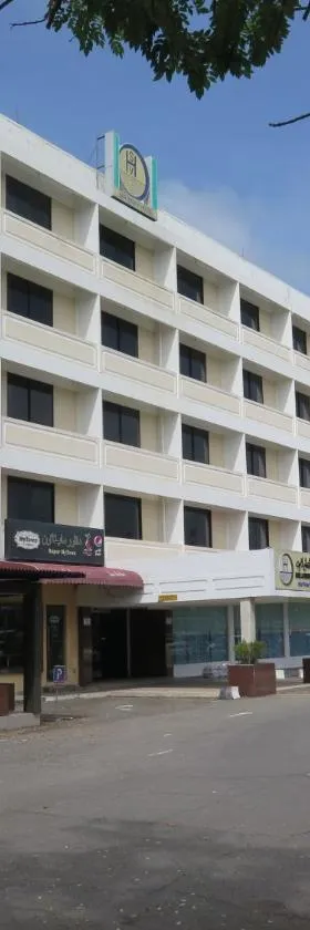 Sea View Resort Hotel & Apartments，位于Kuala Belait的酒店