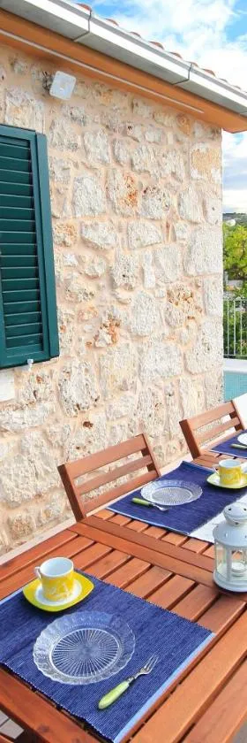 Island stonehouse villa Kala mendula，位于苏提万的酒店