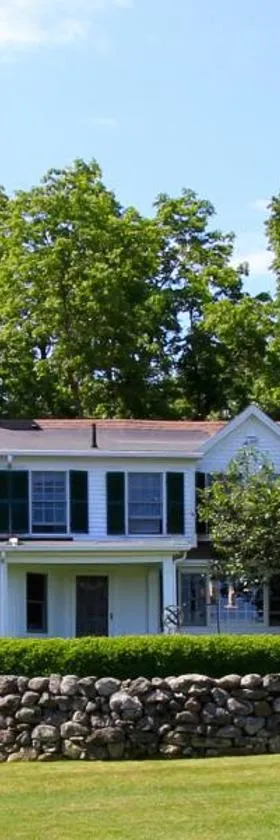 Maguire House Bed and Breakfast，位于Ashburnham的酒店