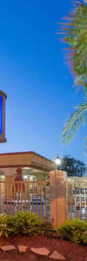 查尔斯湖豪生国际酒店，位于查尔斯湖的酒店