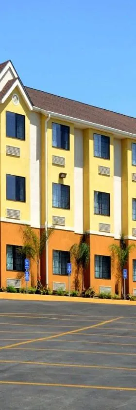 Microtel Inn & Suites by Wyndham New Braunfels I-35，位于新布朗费尔斯的酒店