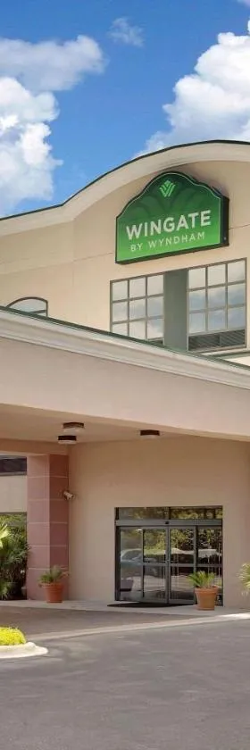 德斯坦温德姆集团温盖特酒店，位于德斯坦的酒店