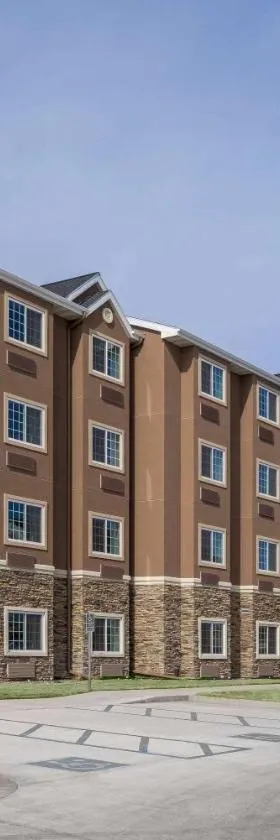 Microtel Inn & Suites By Wyndham Moorhead Fargo Area，位于Moorhead的酒店