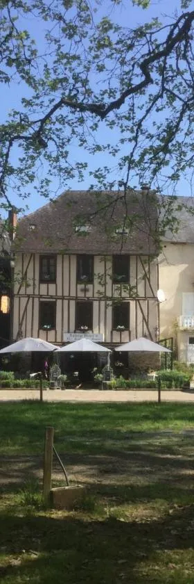 Auberge Henri IV，位于Ségur-le-Château的酒店