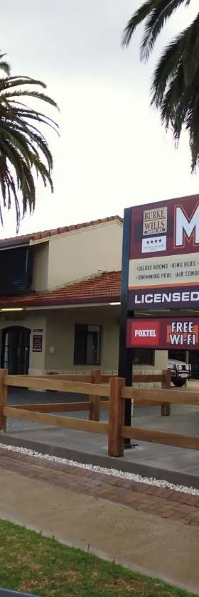 伯克威尔斯汽车旅馆，位于金格罗伊的酒店