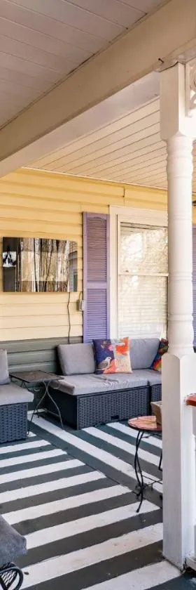 Montgomery Inn BnB，位于Versailles的酒店