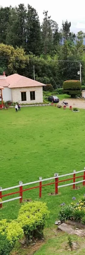 Hacienda Moncora, un lugar hermoso para toda la familia y los amigos，位于El Rosal的酒店