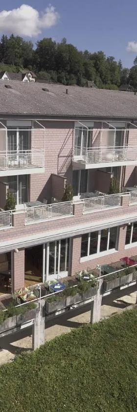 阿斯科特餐厅酒店，位于若姆巴赫的酒店
