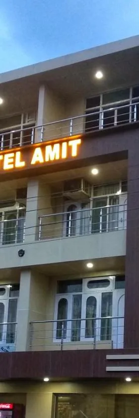 Hotel Amit - 5 Mins Drive to Airport，位于Shamshi的酒店