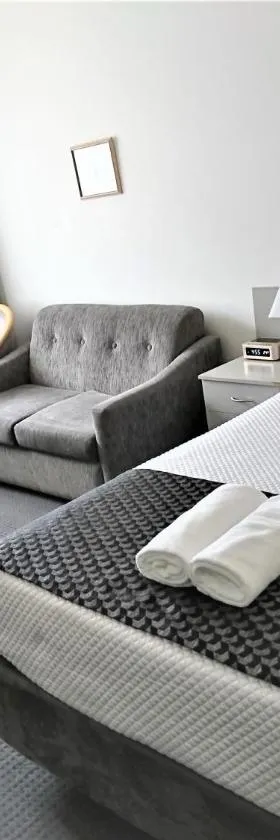 Glenelg beach gateway Studio Apartment，位于格莱内尔格的酒店
