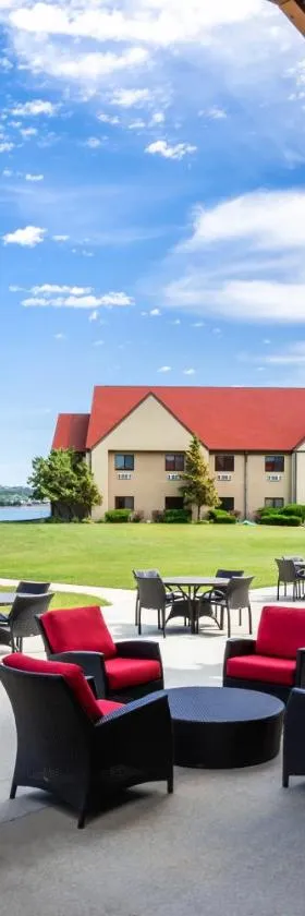 Arrowwood Resort at Cedar Shore，位于Oacoma的酒店
