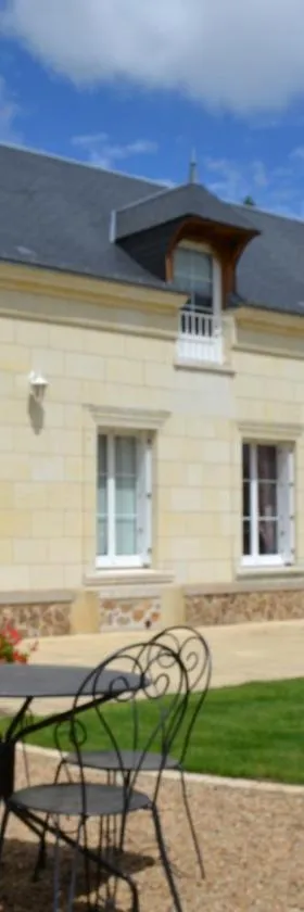 LES CHAMBRES D HOTES DU LAVOIR，位于雷斯蒂涅的酒店