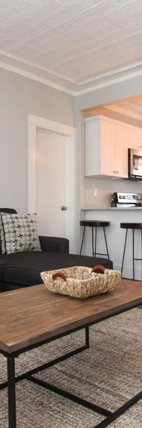 New One Bedroom Apartment Near Lake Winnipesaukee，位于沃尔夫伯勒的酒店