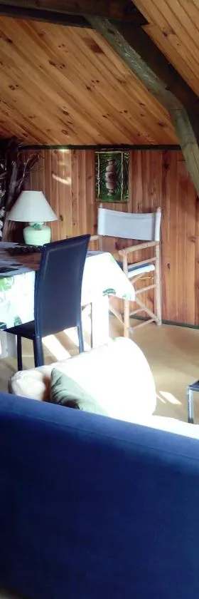 appartement 1er étage dans maison individuelle，位于Tanavelle的酒店