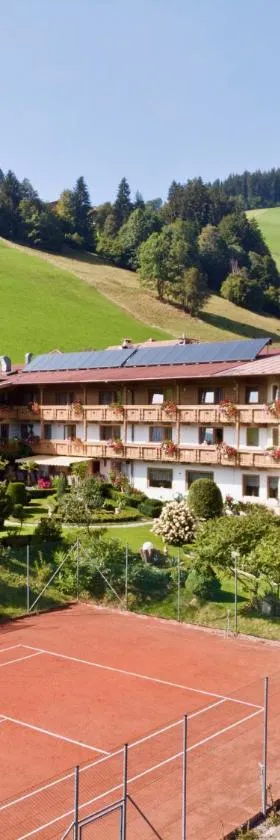 Gartenhotel Lenzenhof - Wildschönau- PREMIUMCARD inclusive，位于奥贝劳的酒店