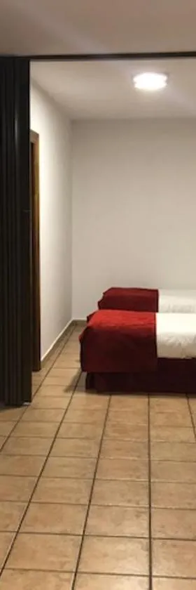 Hotel Patri，位于韦斯卡尔的酒店