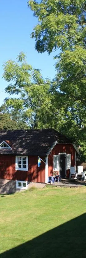 MY LITTLE BED & BREAKFAST & HOLIDAY HOME，位于Älghult的酒店